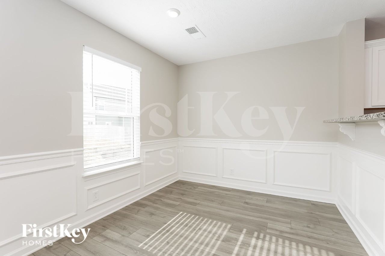 2230 Oak Dr - Photo 6 of 19