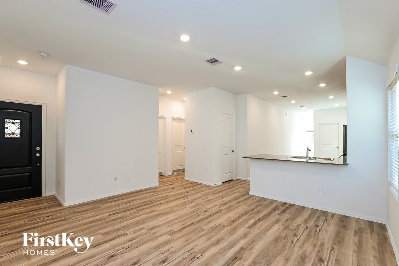 18435 Summit Ranch Dr - Photo 4 of 15