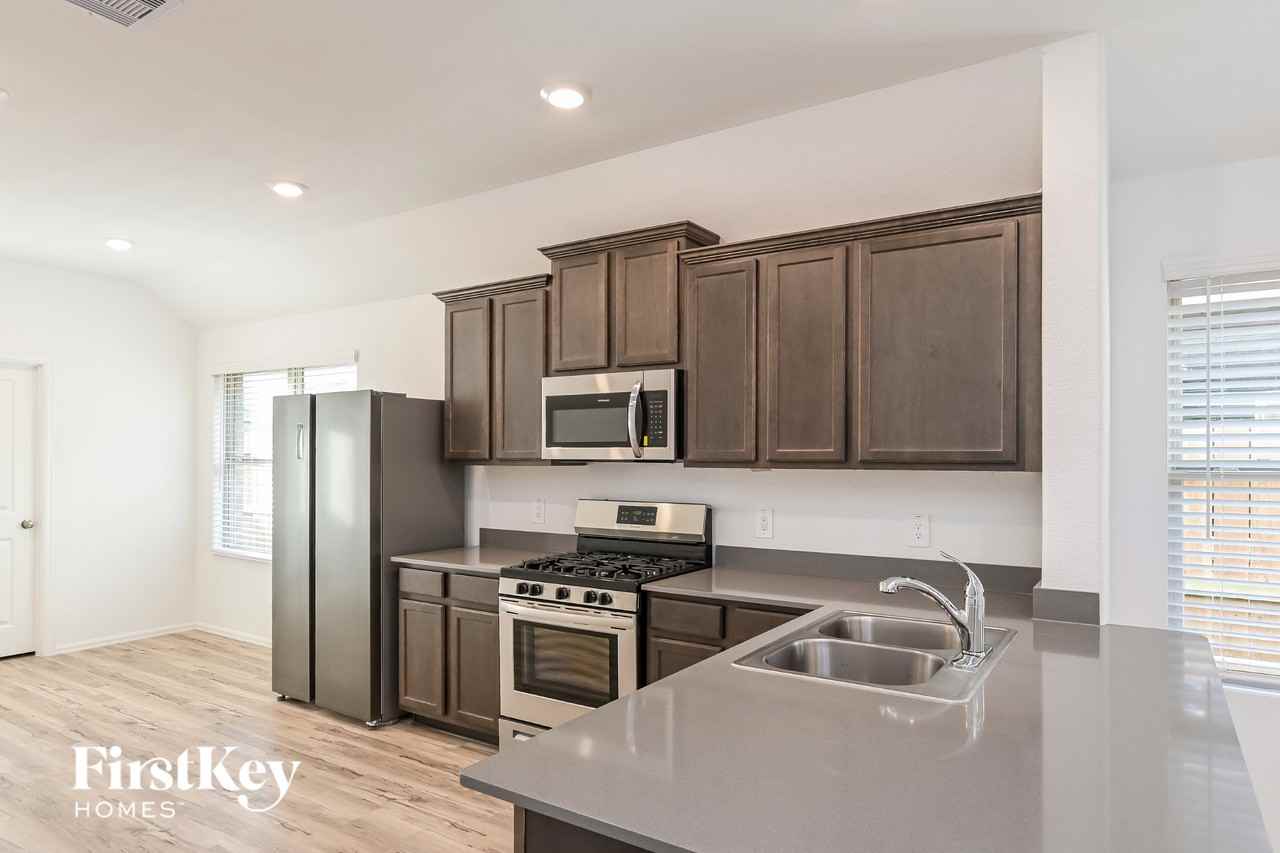 18435 Summit Ranch Dr - Photo 5 of 15