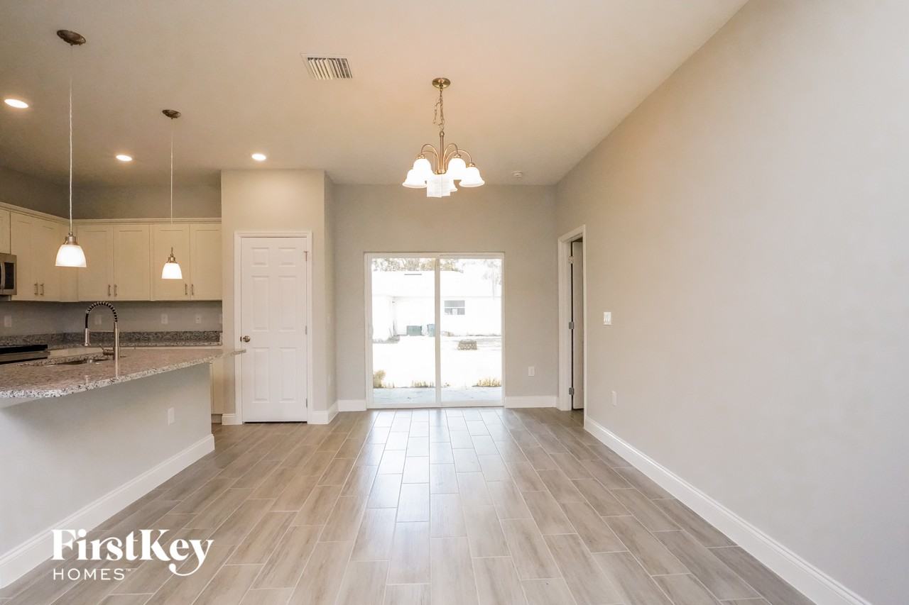 453 Magpie Ct - Photo 3 of 15