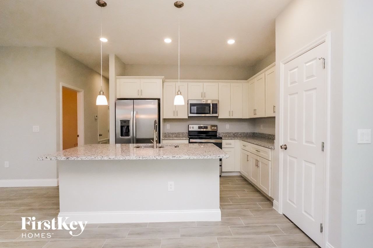 453 Magpie Ct - Photo 4 of 15