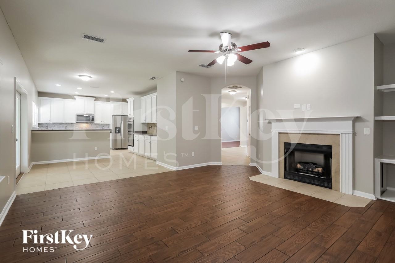2060 Heritage Oaks Ct - Photo 5 of 18