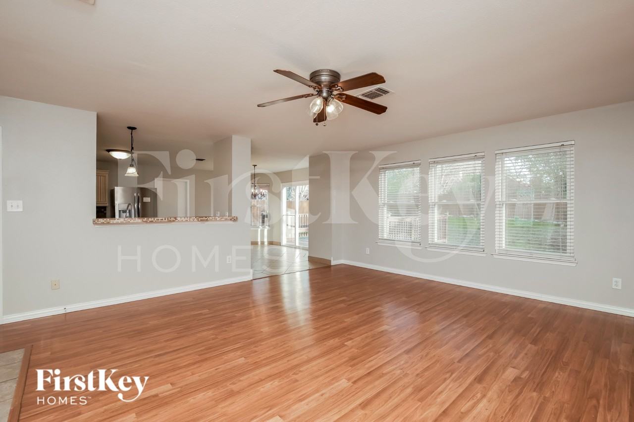 3438 Columbia Dr - Photo 4 of 15