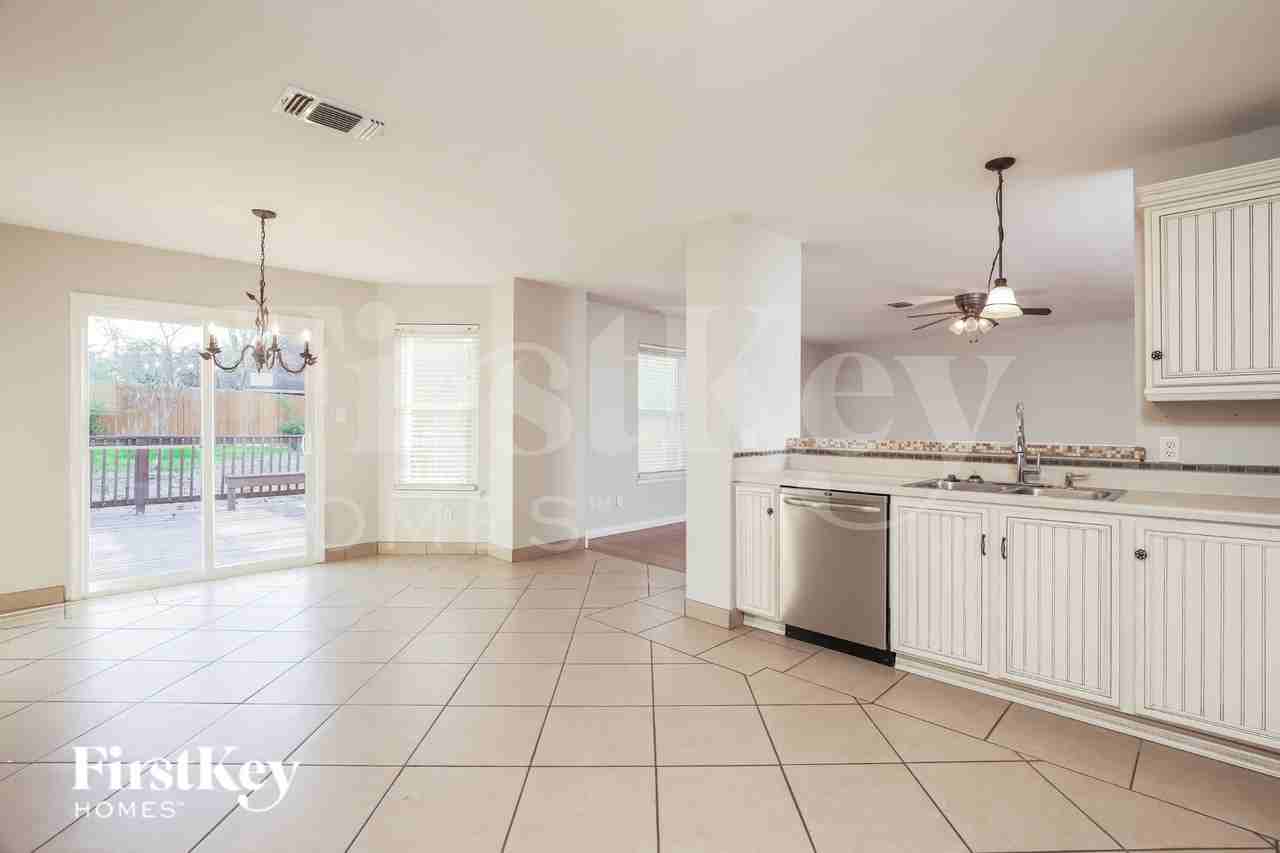 3438 Columbia Dr - Photo 5 of 15