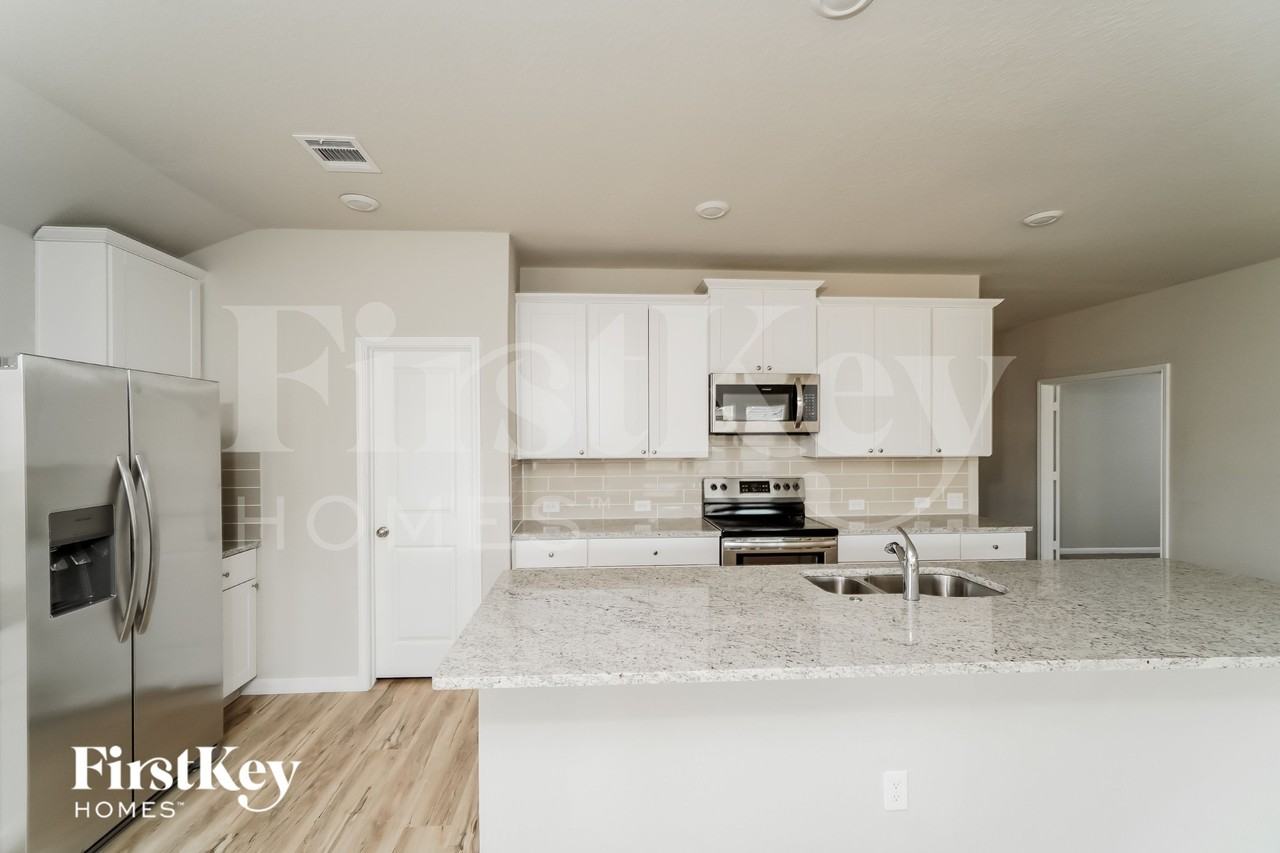 2712 La Mundial St - Photo 5 of 15