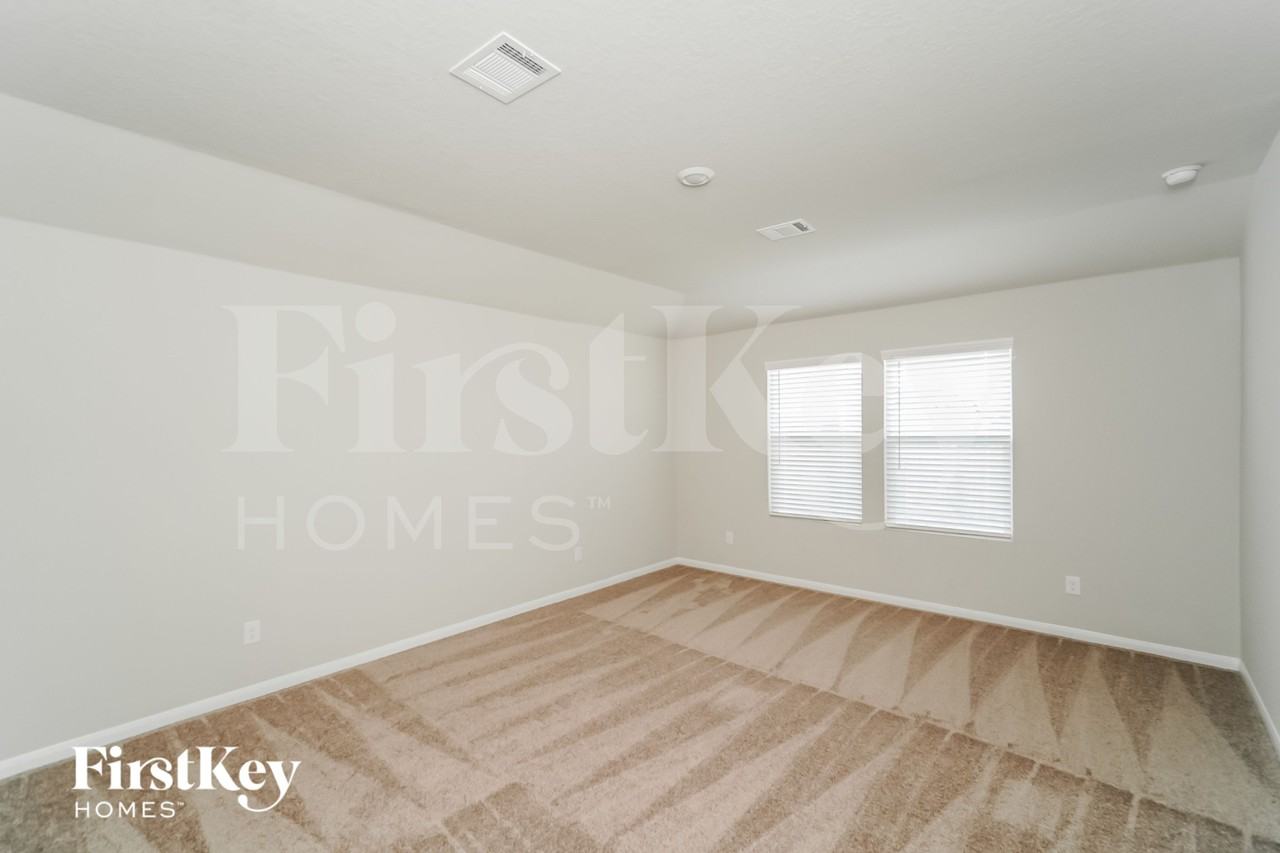 2712 La Mundial St - Photo 7 of 15