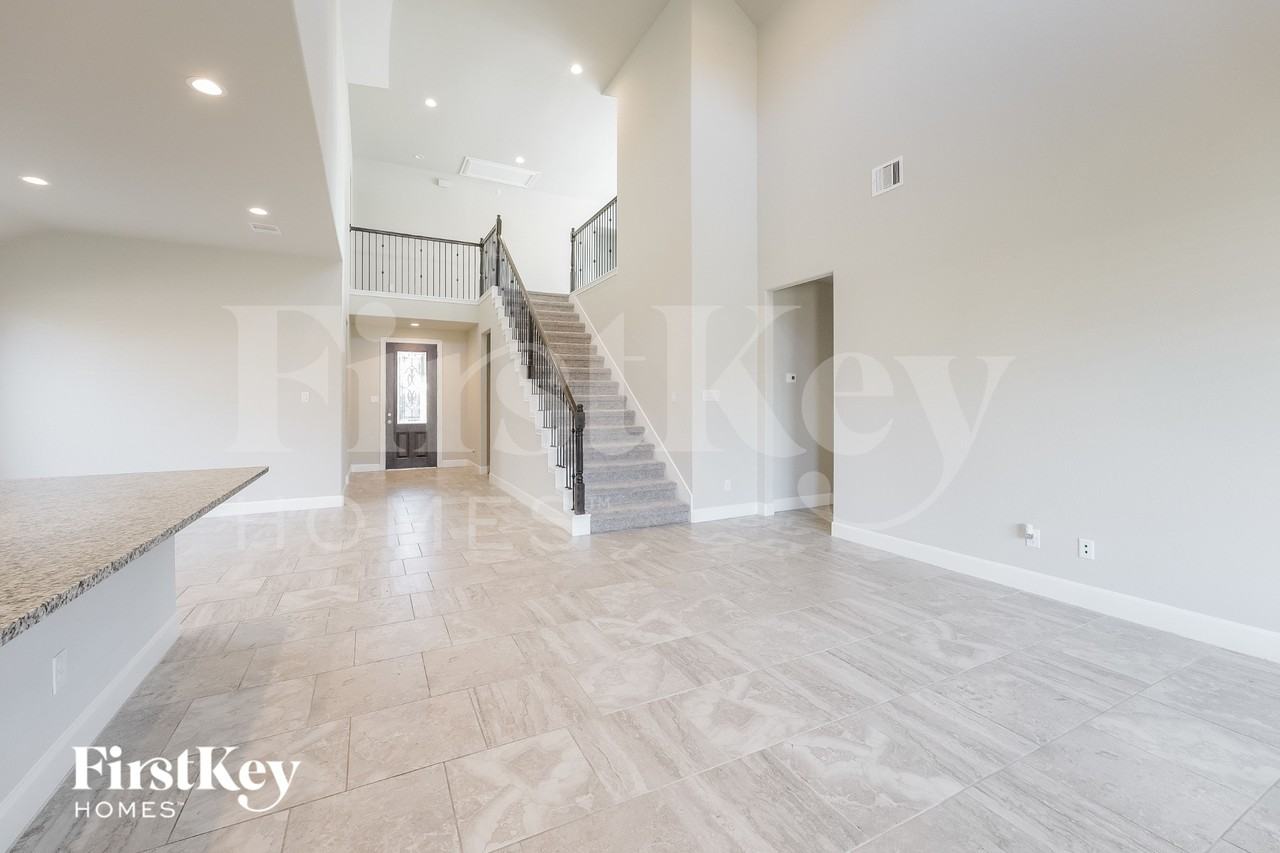 1126 Orange Dawn Dr - Photo 2 of 15