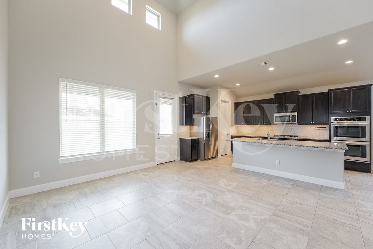 1126 Orange Dawn Dr - Photo 3 of 15