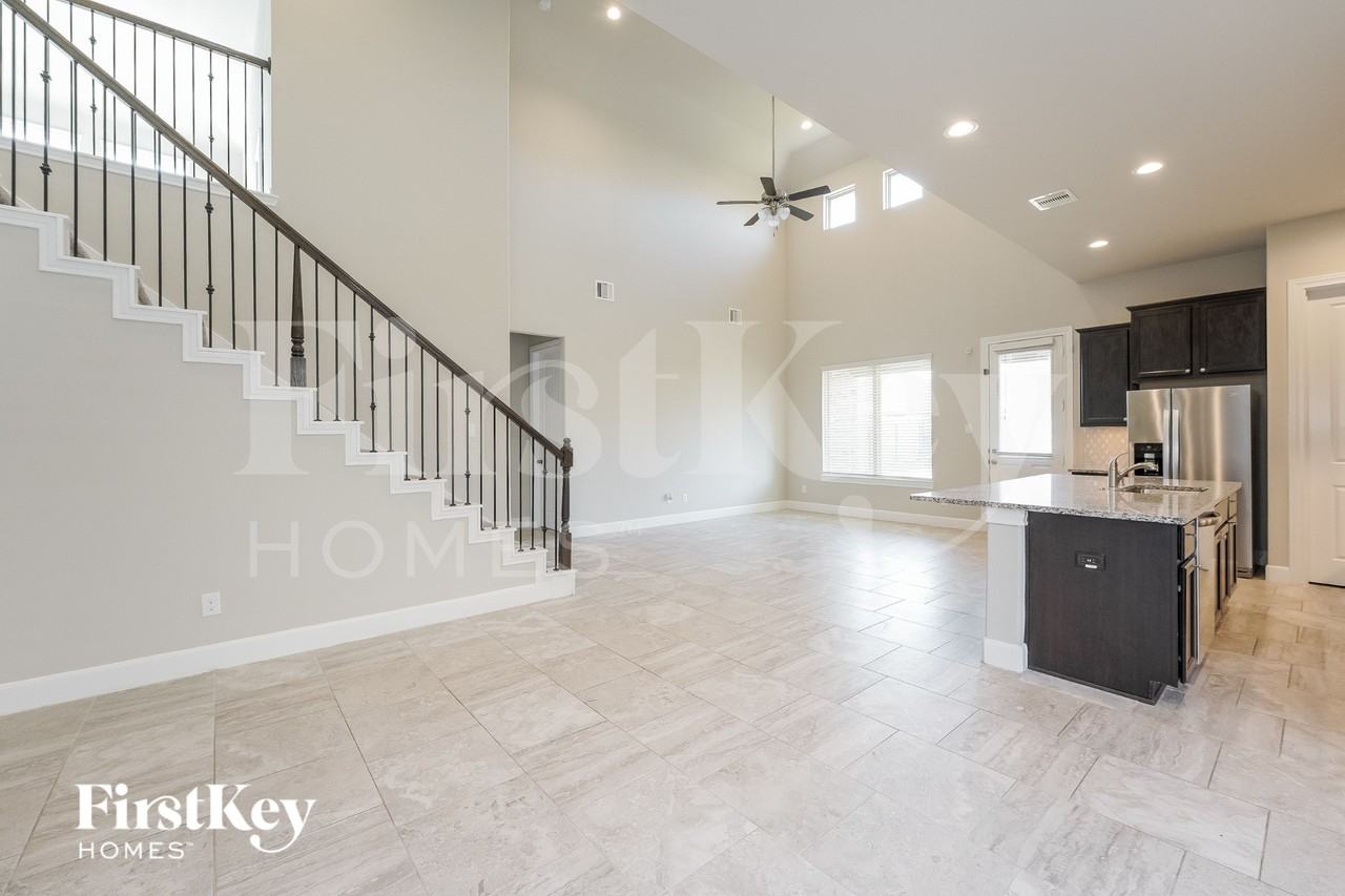 1126 Orange Dawn Dr - Photo 5 of 15