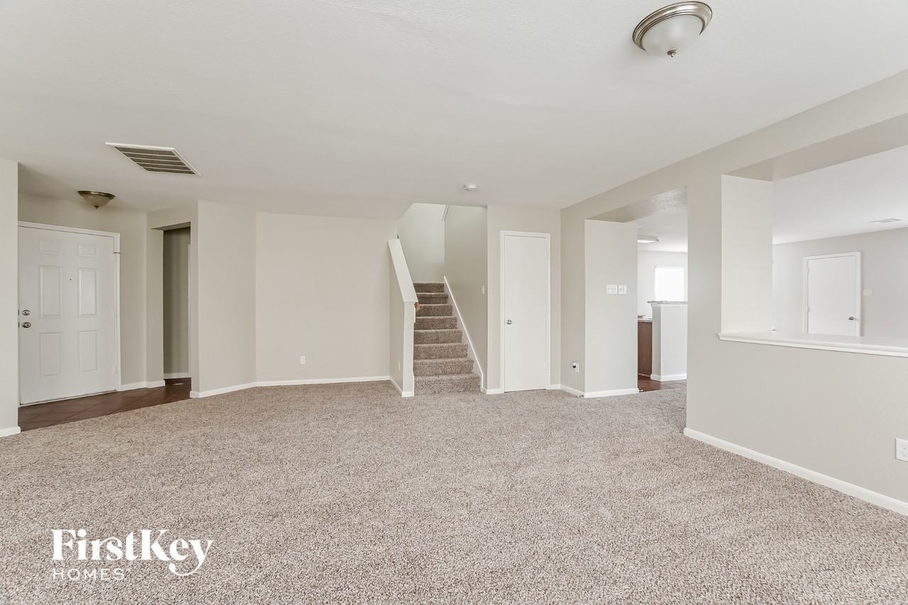 339 Remington Harbor Ct - Photo 4 of 15