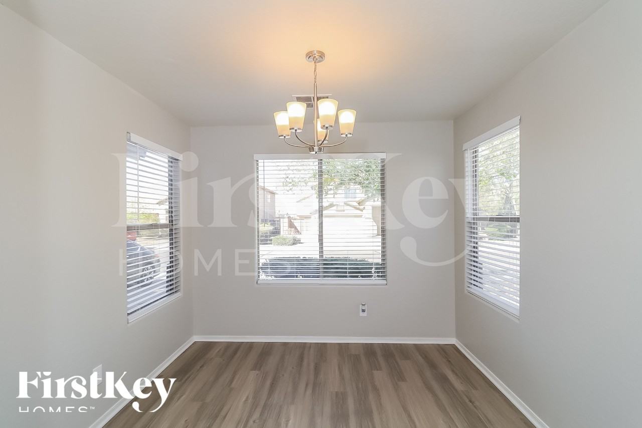 7209 S 45th Ave - Photo 3 of 15