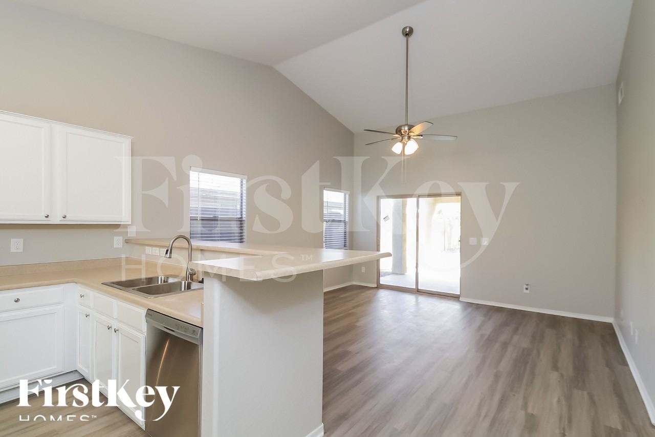 7209 S 45th Ave - Photo 4 of 15