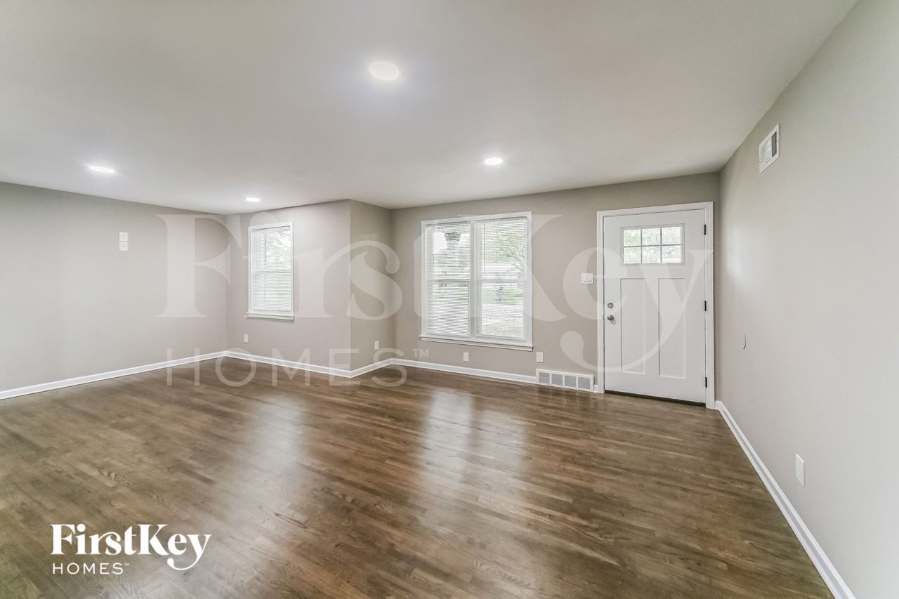 1829 Downing St - Photo 3 of 15