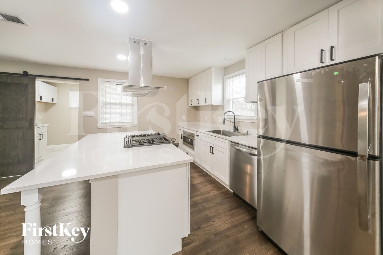 1829 Downing St - Photo 4 of 15