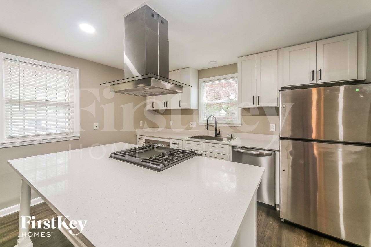 1829 Downing St - Photo 5 of 15