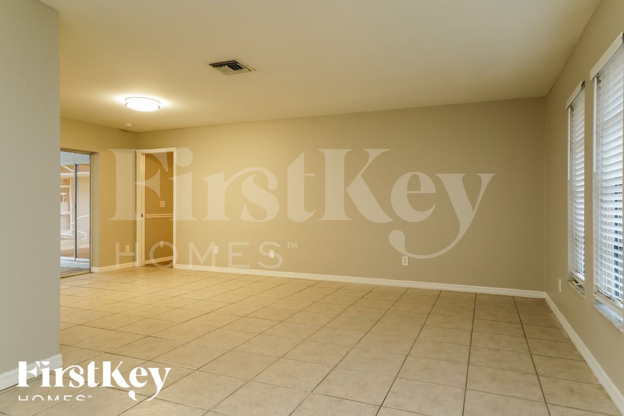 1108 Sw 22nd Ter - Photo 2 of 18