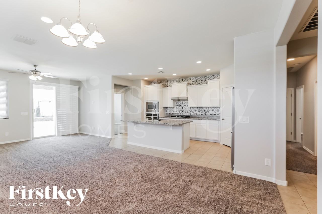 2027 W Kenton Way - Photo 5 of 15