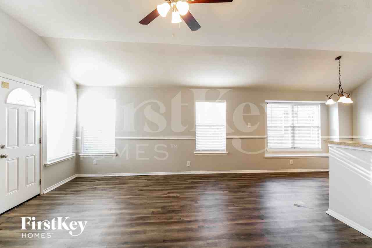 21554 Kings Bend Dr - Photo 5 of 20