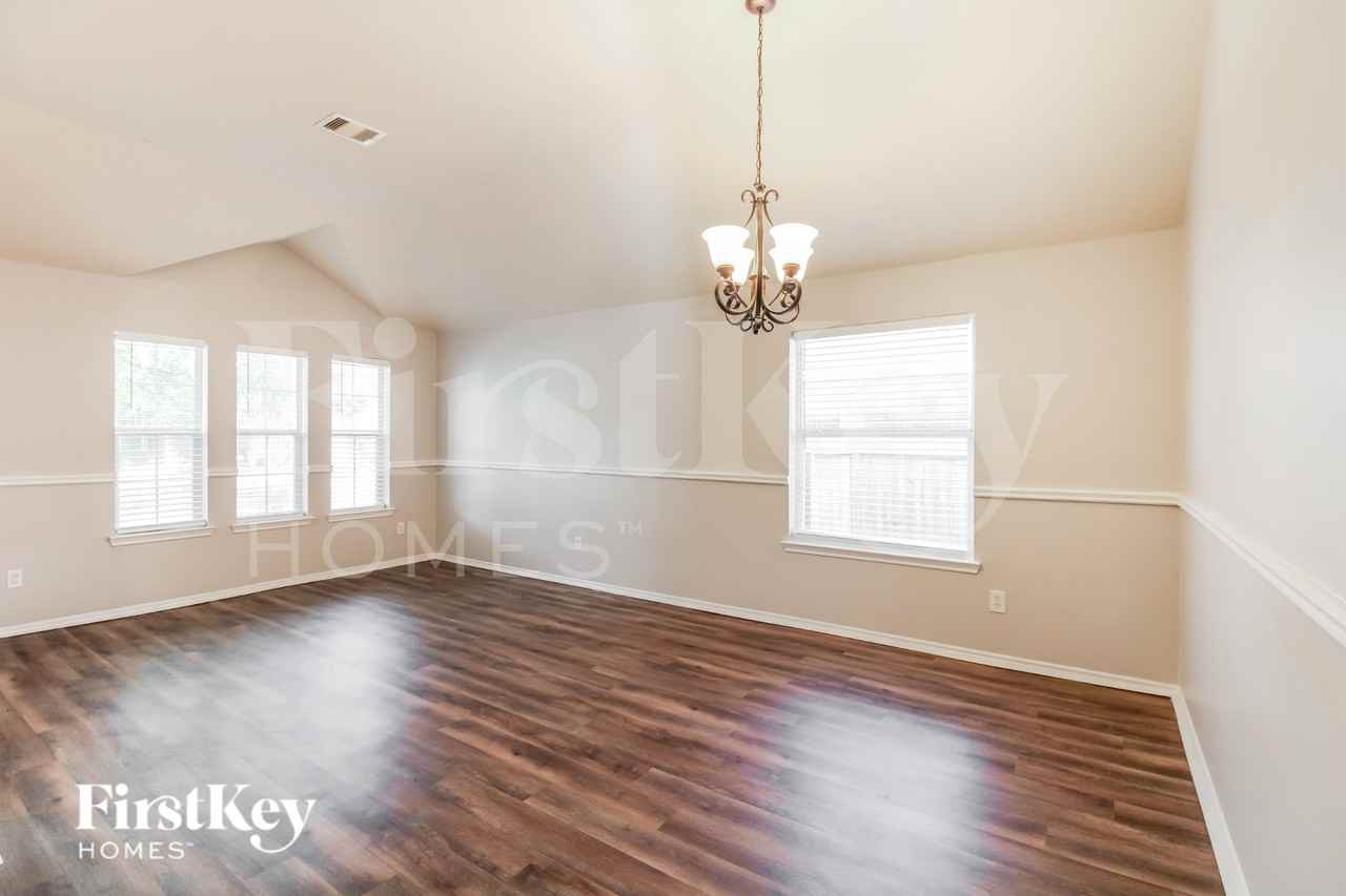 21554 Kings Bend Dr - Photo 7 of 20