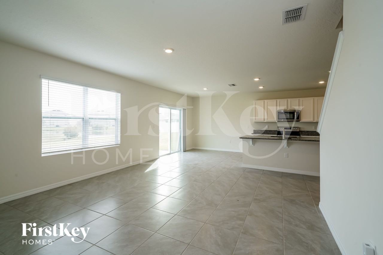 2720 Grandbury Grove Rd - Photo 2 of 18