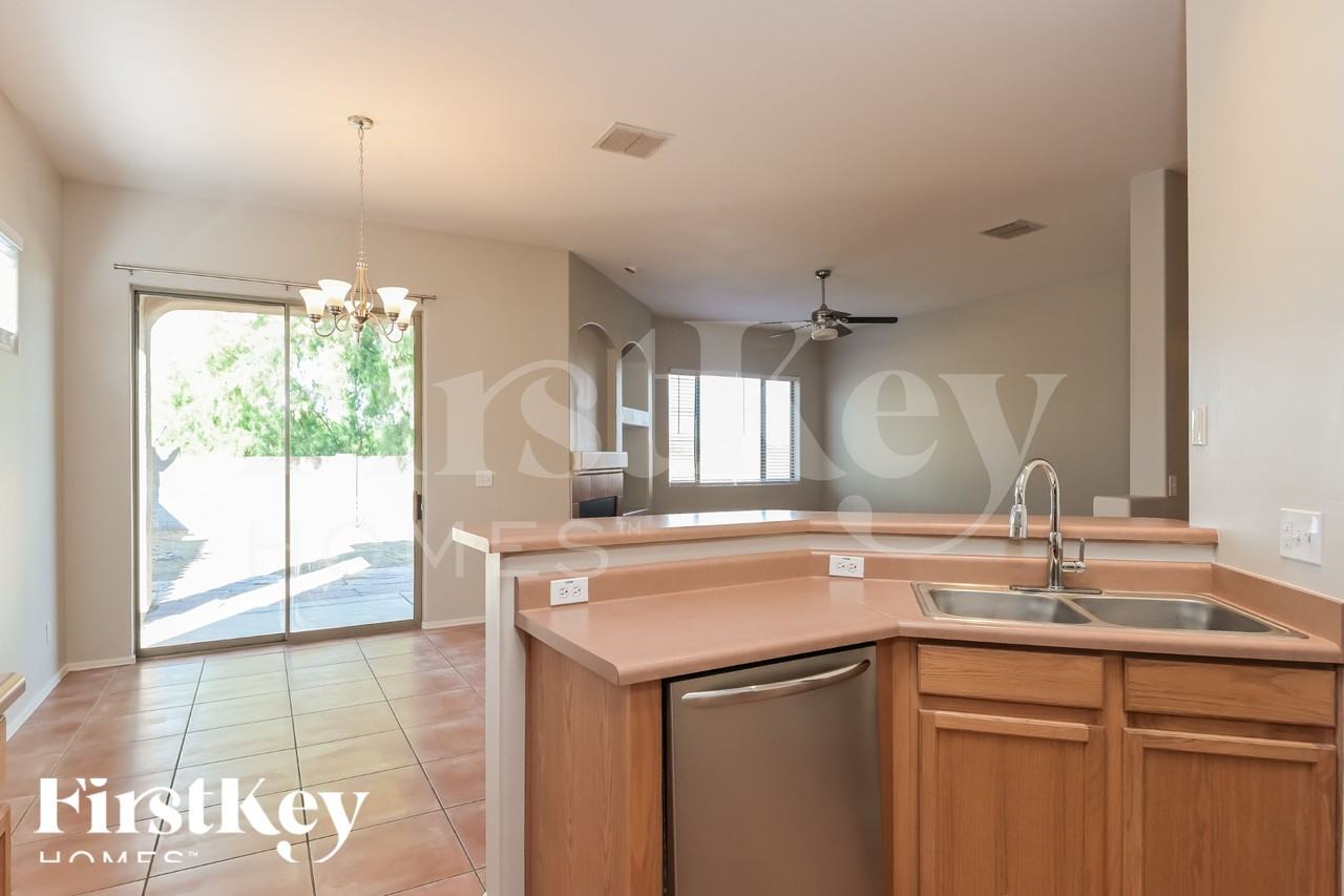 8551 N Rolling River Dr - Photo 7 of 18