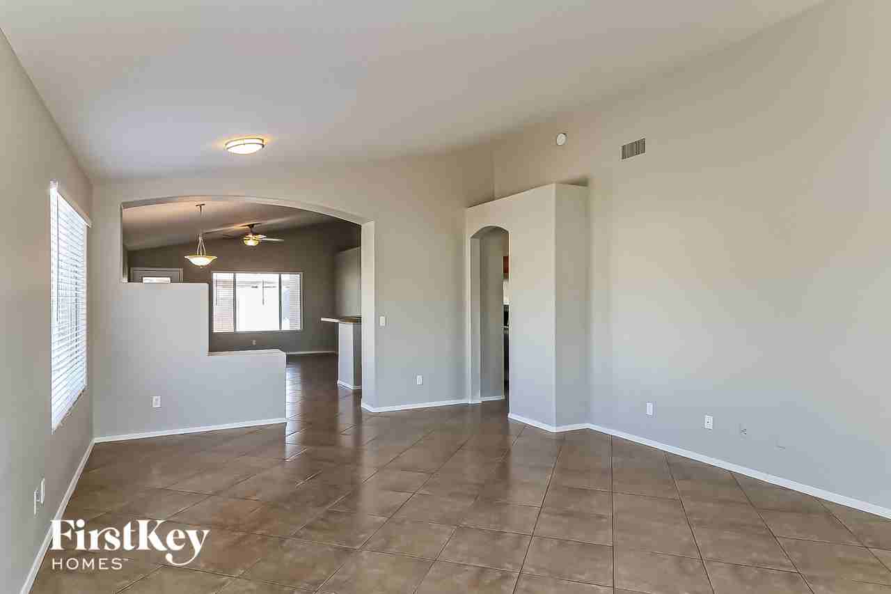 8543 W Cherry Hills Dr - Photo 2 of 15