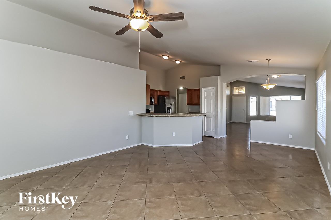 8543 W Cherry Hills Dr - Photo 5 of 15