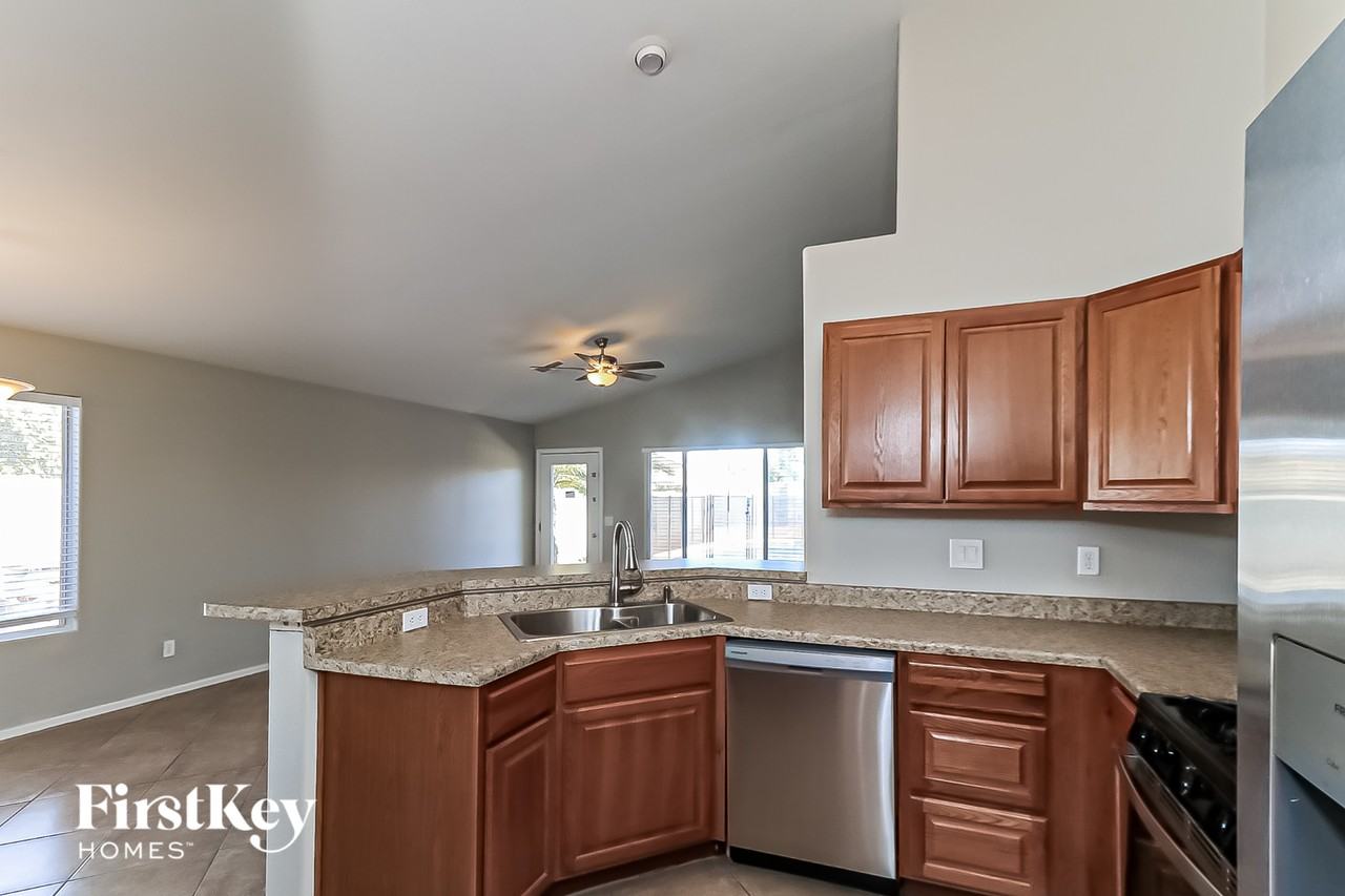 8543 W Cherry Hills Dr - Photo 7 of 15