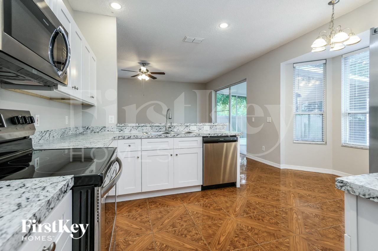 12816 Enclave Dr - Photo 7 of 15