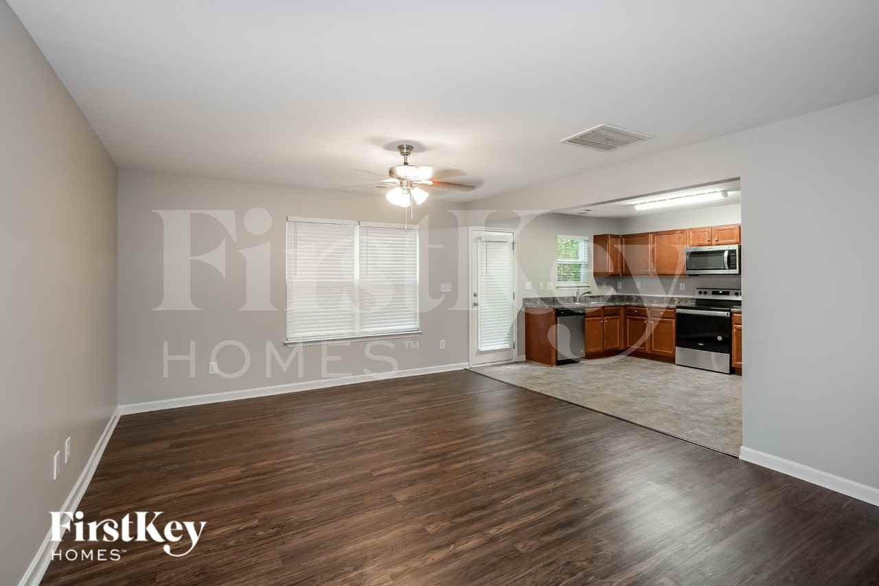 4944 Rockwood Rd - Photo 4 of 18