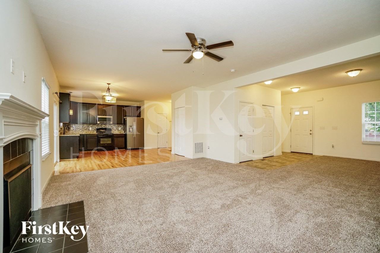 79 Henderson Ln - Photo 2 of 15