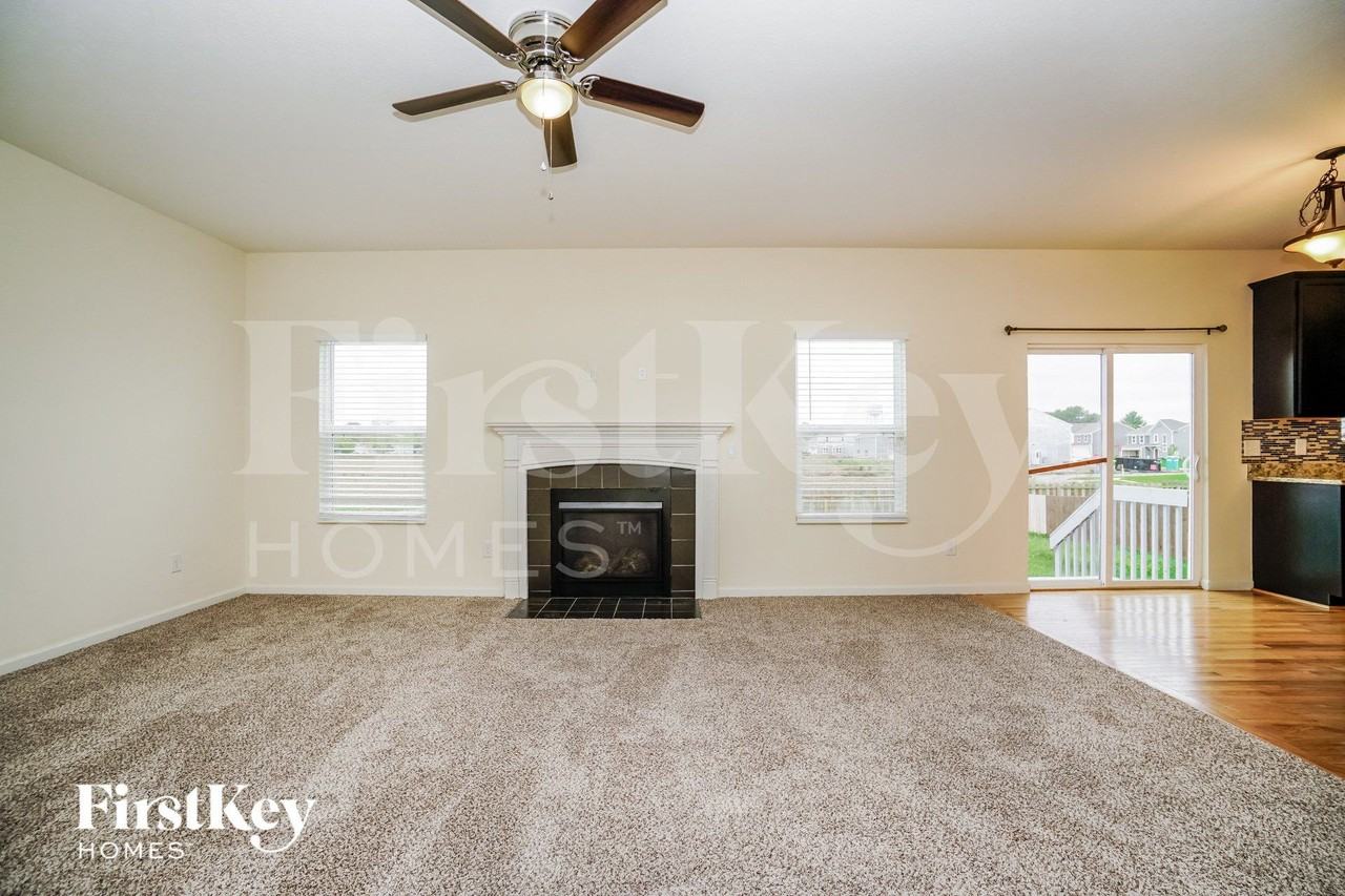 79 Henderson Ln - Photo 3 of 15