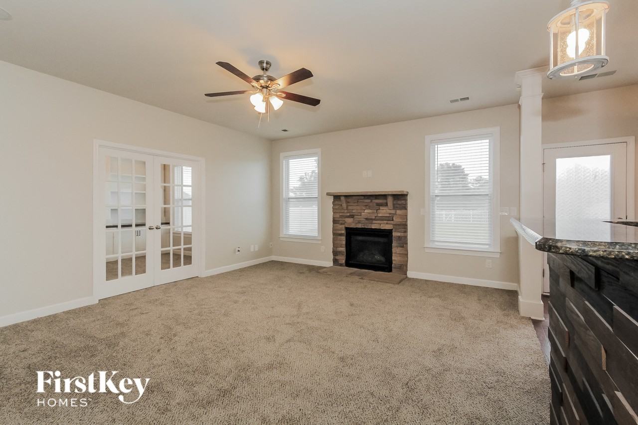 162 Wellshire St - Photo 3 of 15