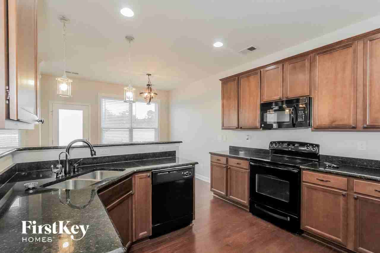 162 Wellshire St - Photo 5 of 15