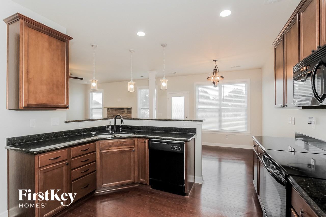 162 Wellshire St - Photo 6 of 15