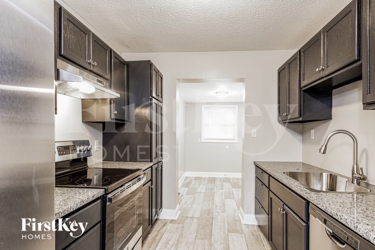 1104 Raynor St - Photo 5 of 15