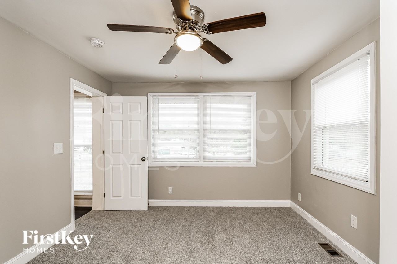 1104 Raynor St - Photo 7 of 15