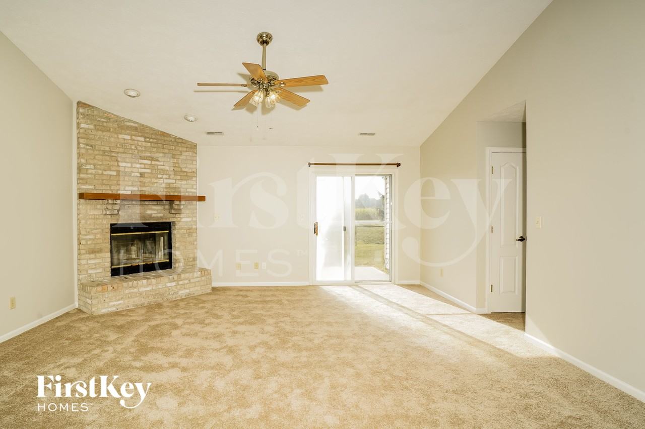 1489 Mimosa Ct - Photo 2 of 15