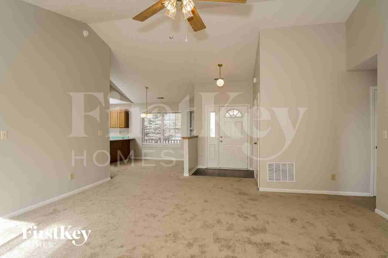 1489 Mimosa Ct - Photo 3 of 15