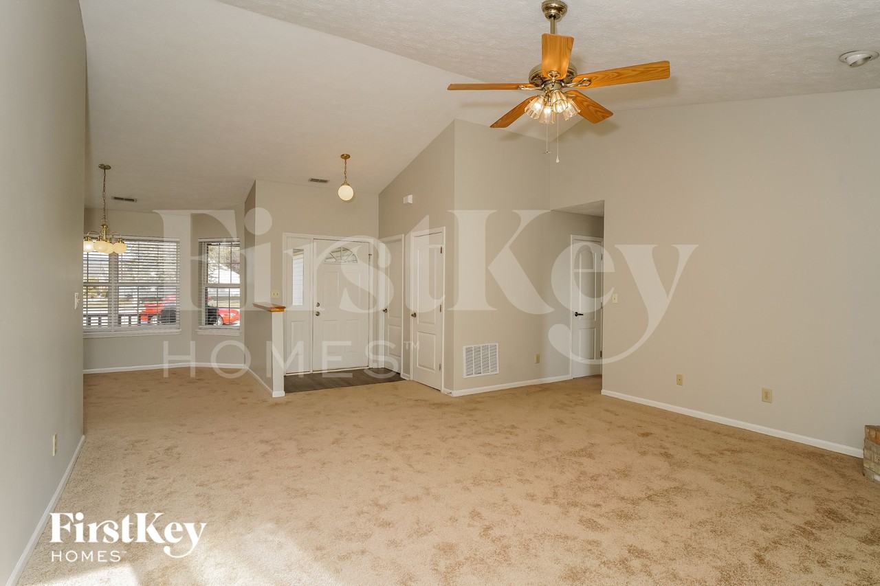 1489 Mimosa Ct - Photo 4 of 15