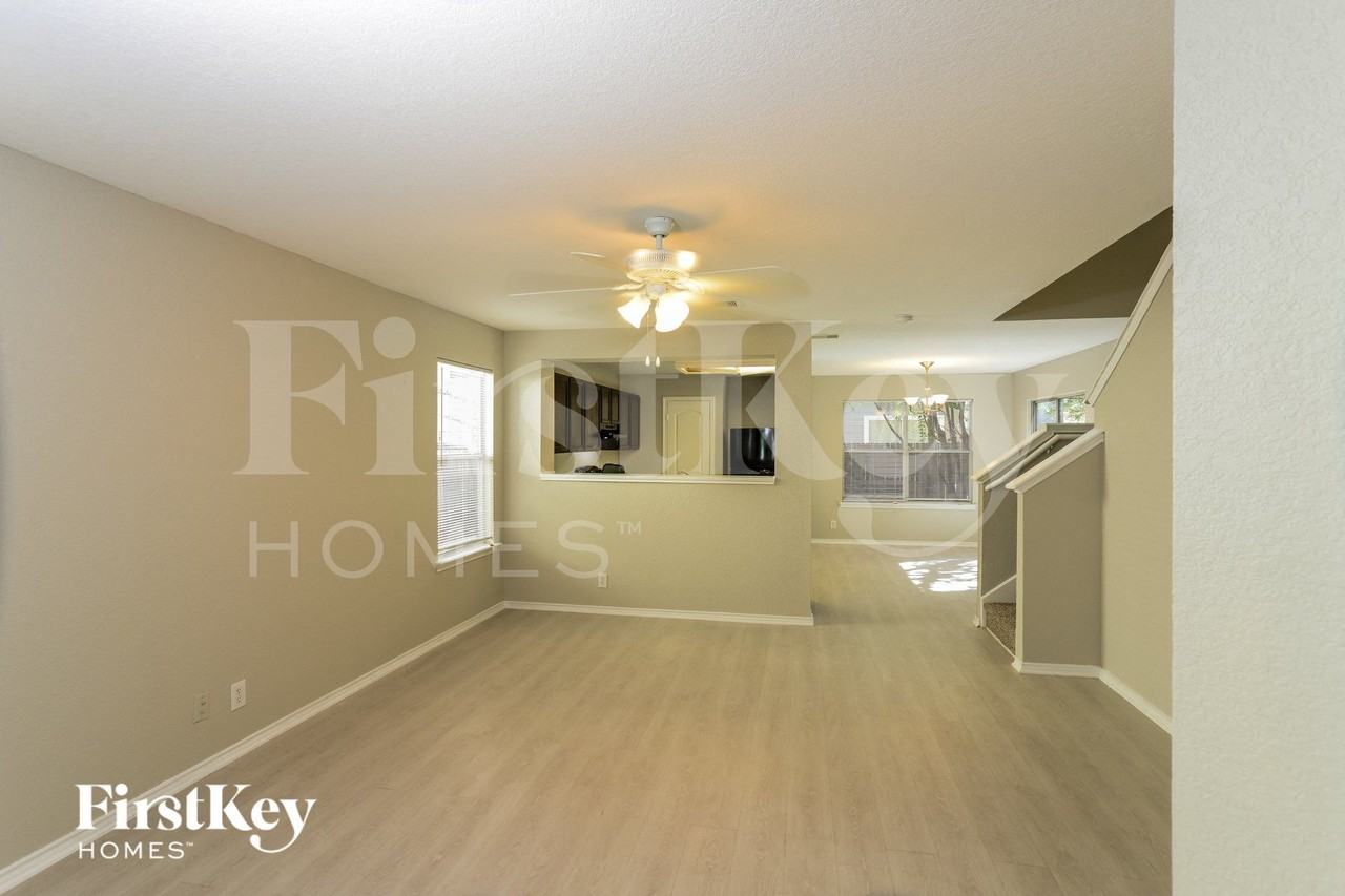 131 Hampton Bnd - Photo 2 of 15