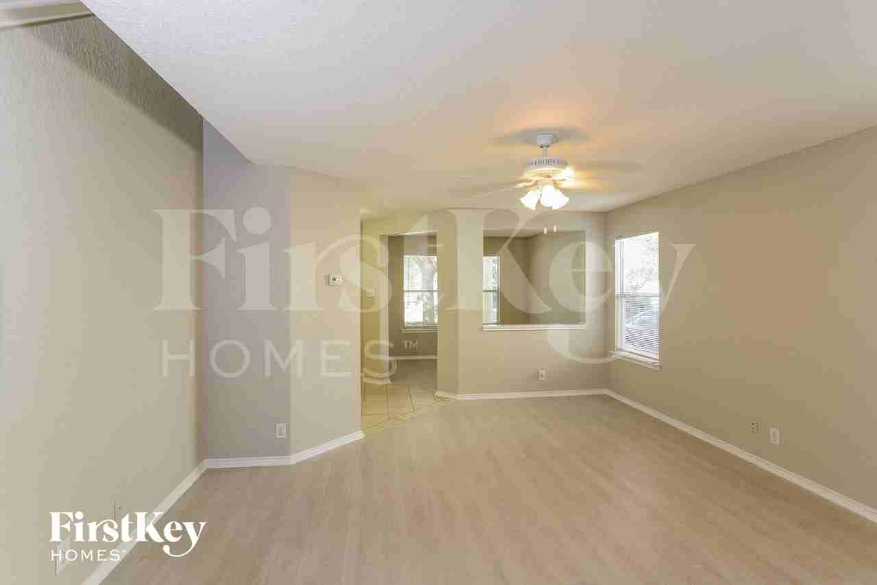 131 Hampton Bnd - Photo 3 of 15