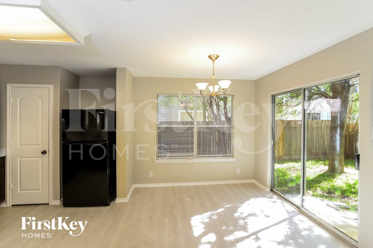 131 Hampton Bnd - Photo 4 of 15