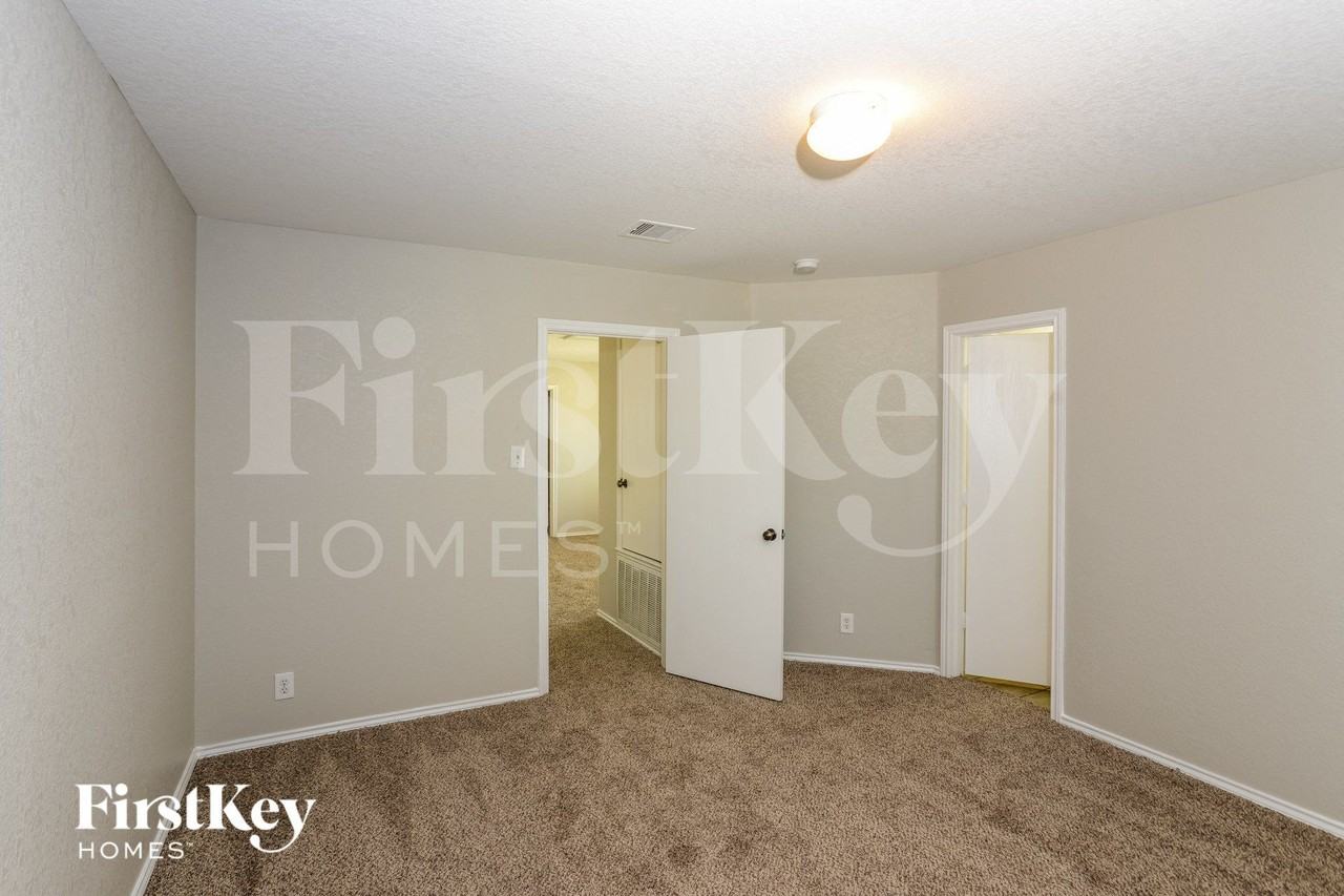 131 Hampton Bnd - Photo 7 of 15