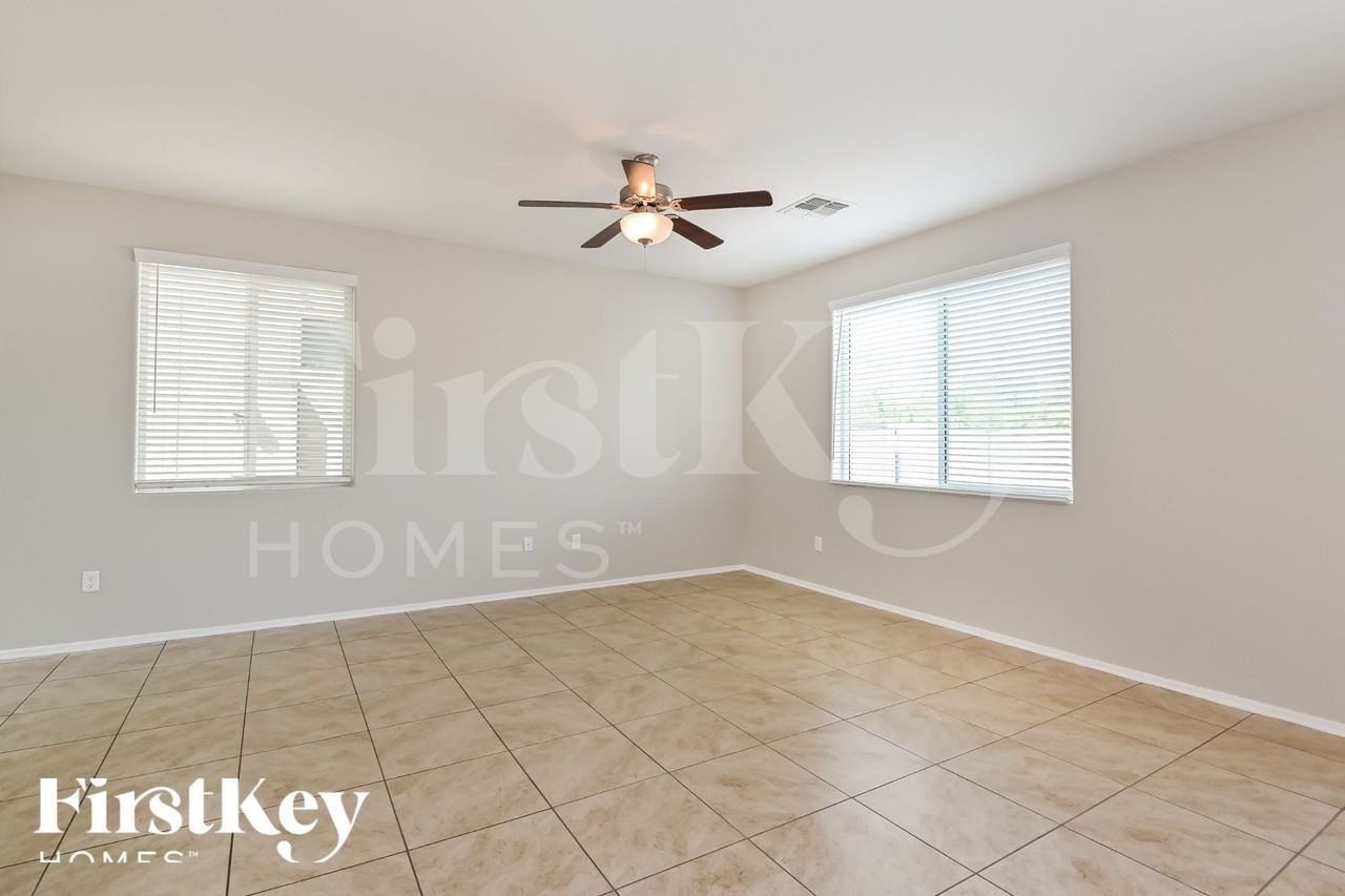 2822 N Fair Oaks Ave - Photo 3 of 18