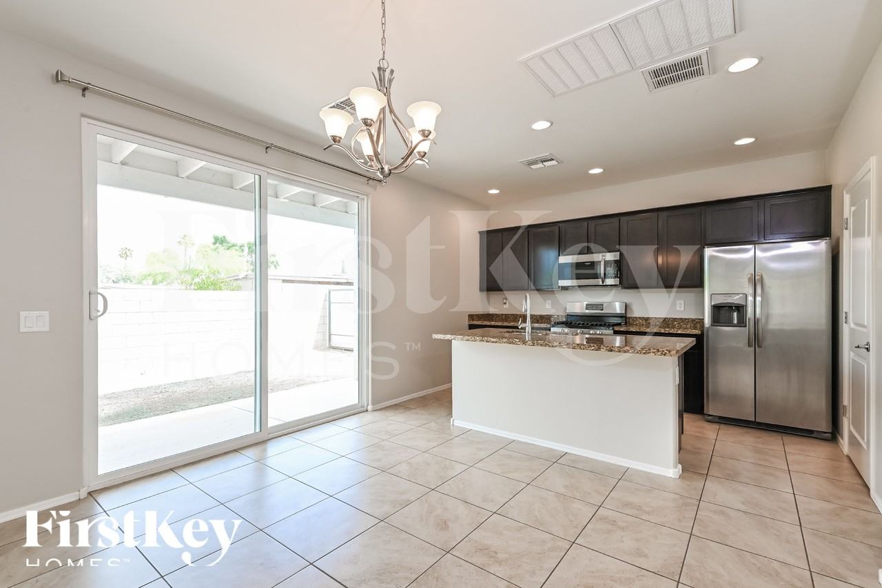 2822 N Fair Oaks Ave - Photo 5 of 18