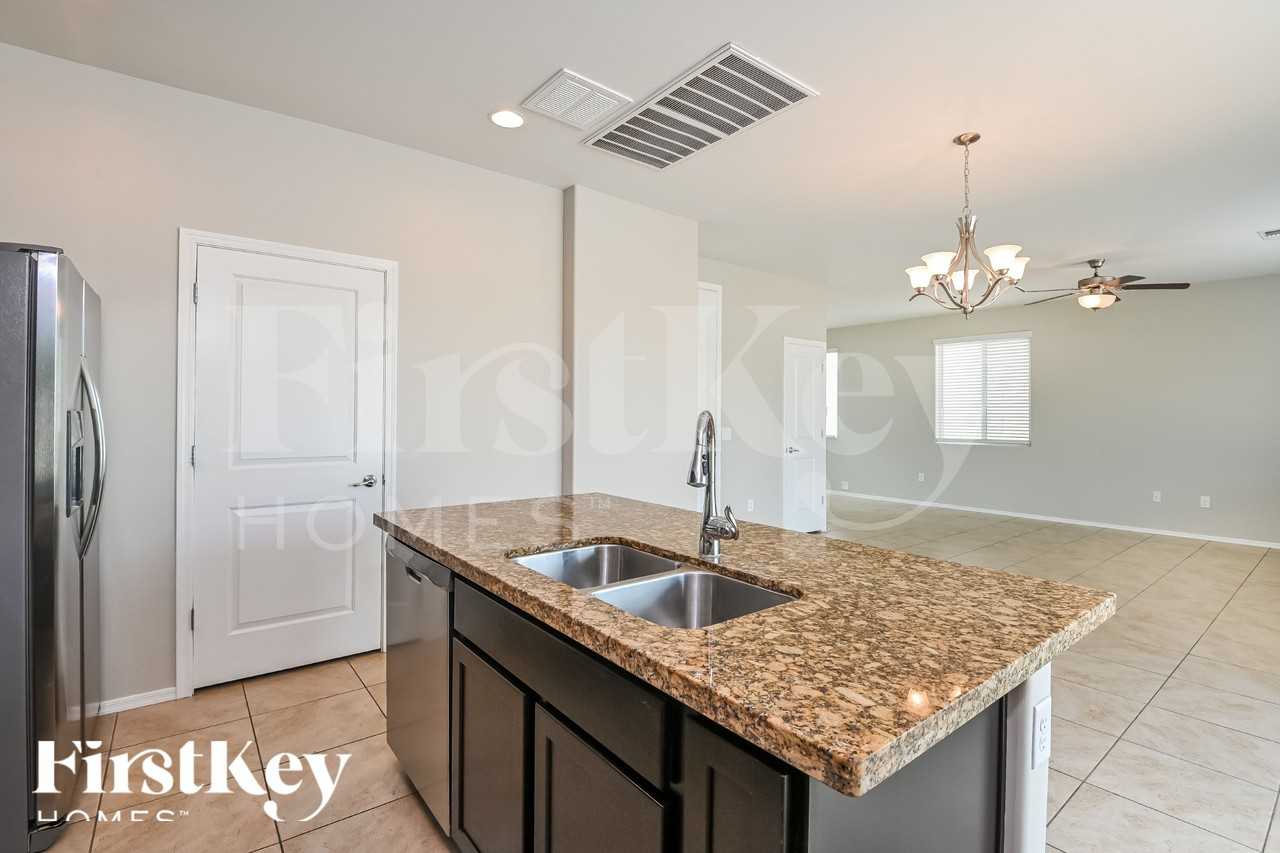2822 N Fair Oaks Ave - Photo 7 of 18