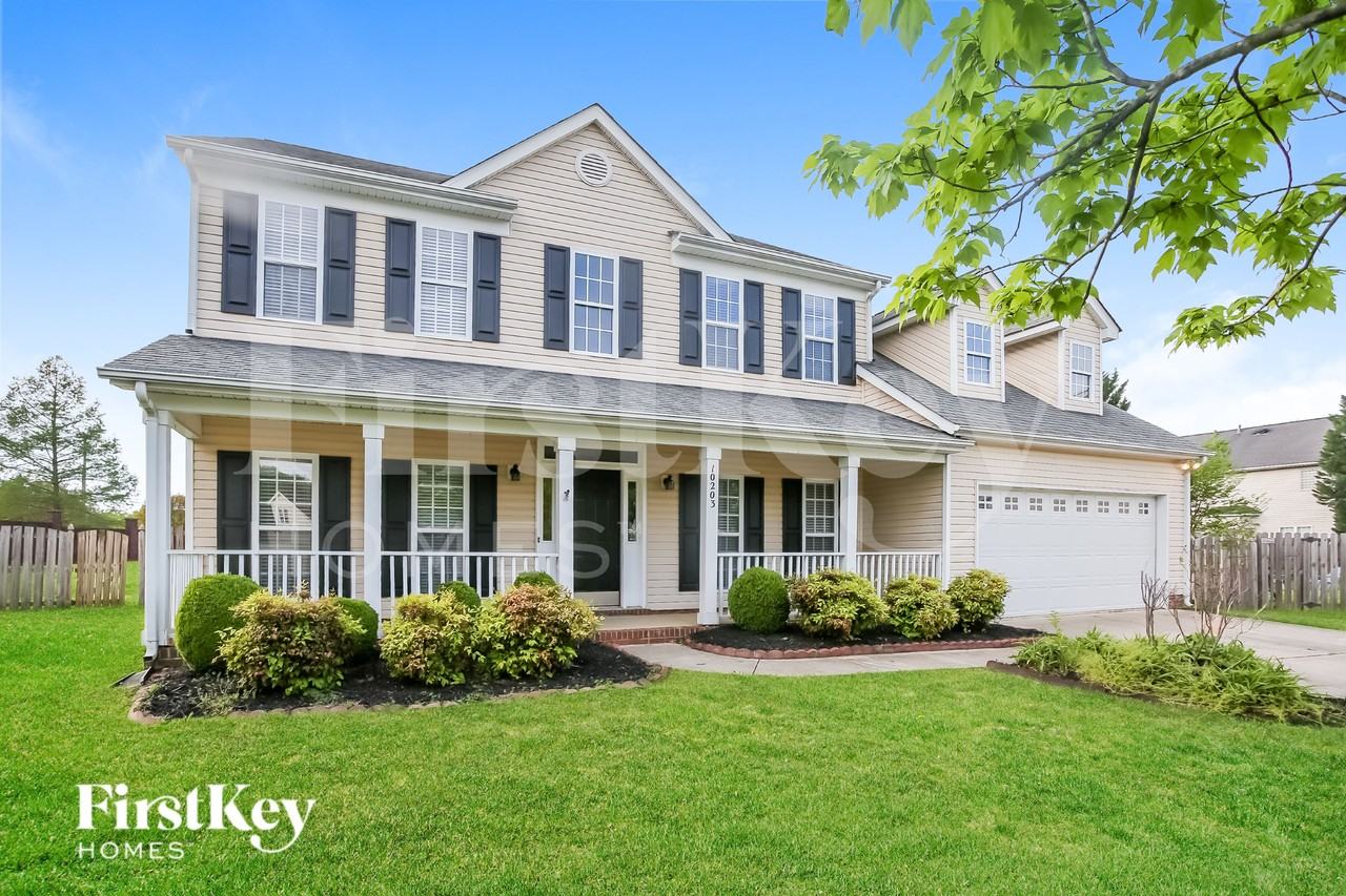 10203 Fairbourne Ct - Photo 3 of 15