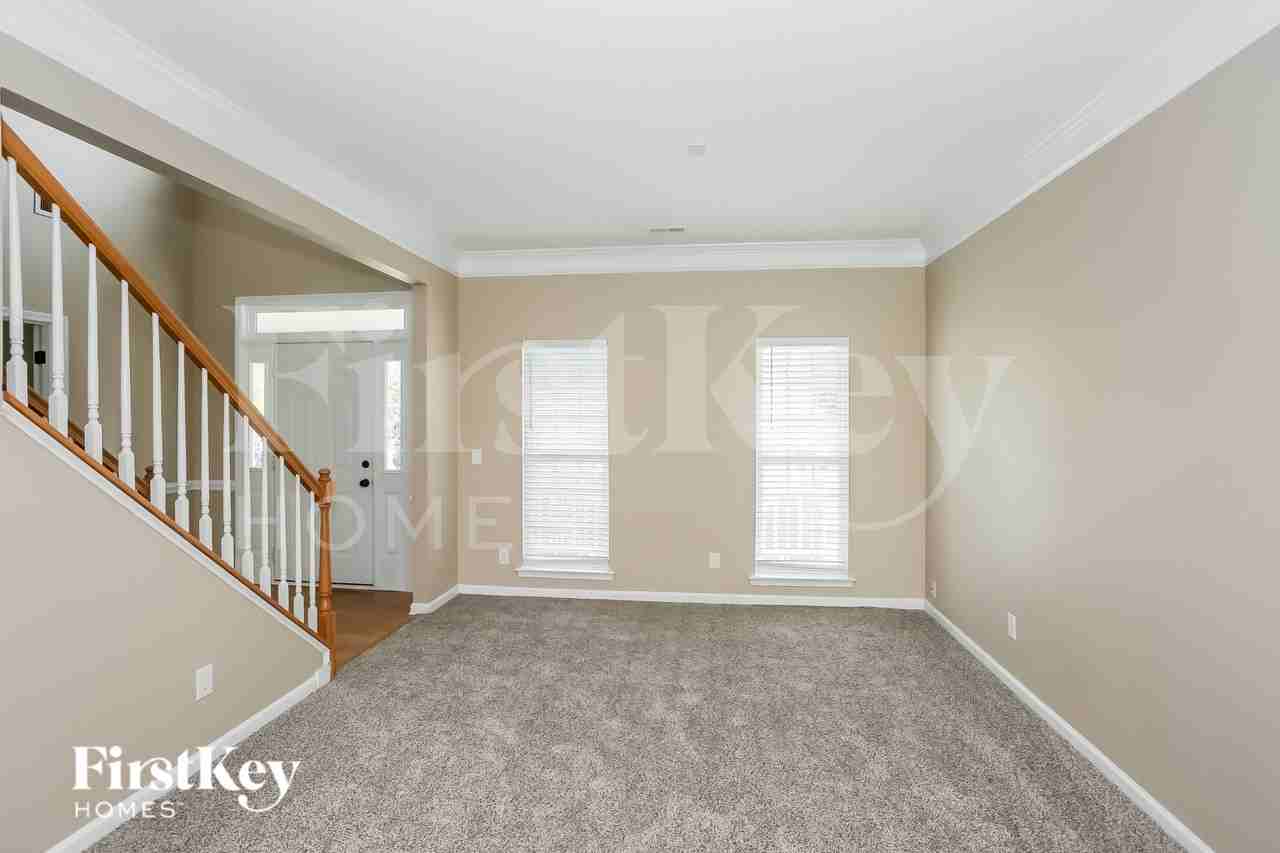 10203 Fairbourne Ct - Photo 4 of 15