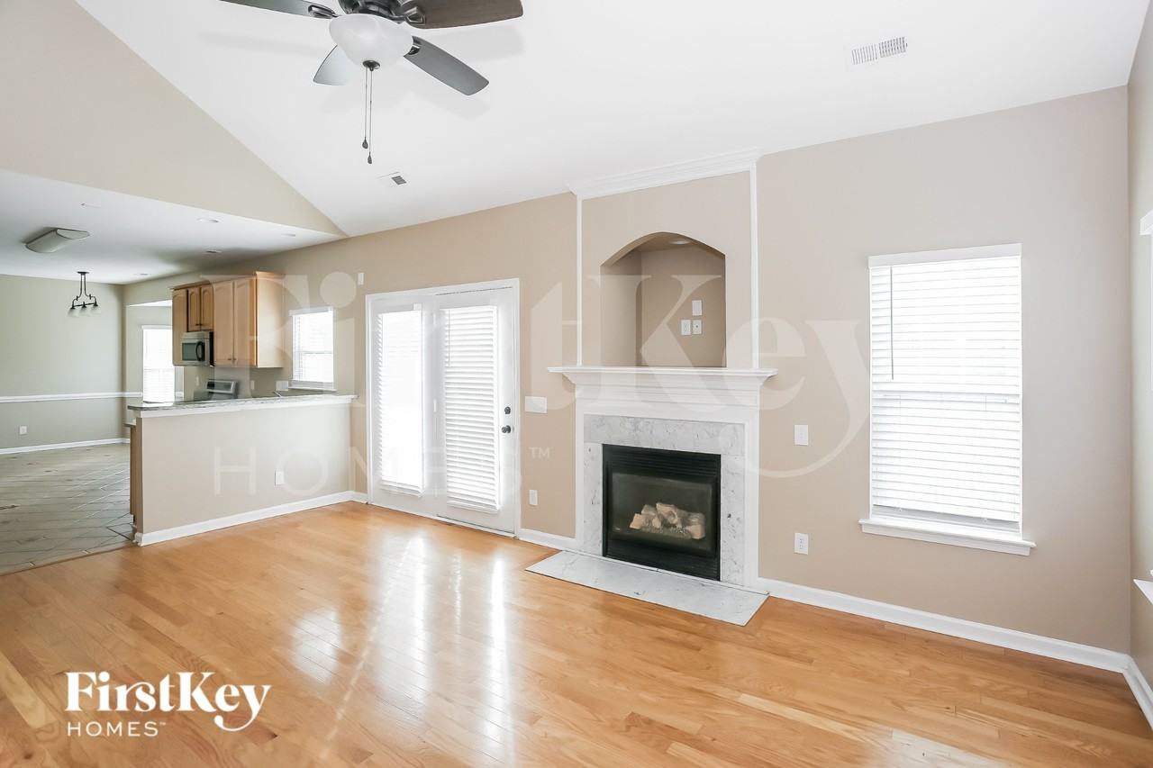 10203 Fairbourne Ct - Photo 6 of 15